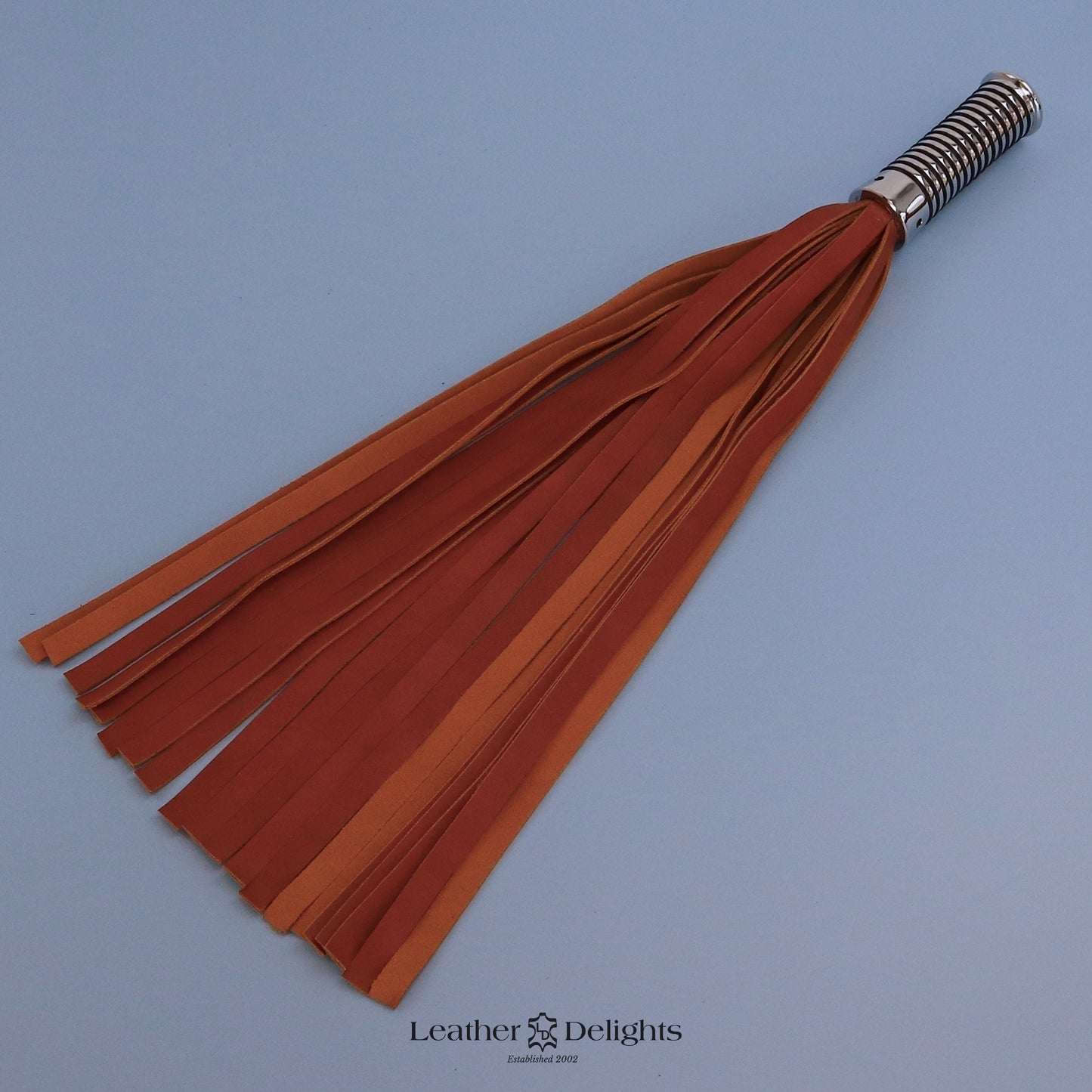 Flogger en cuir vert et noir avec poignée argentée
